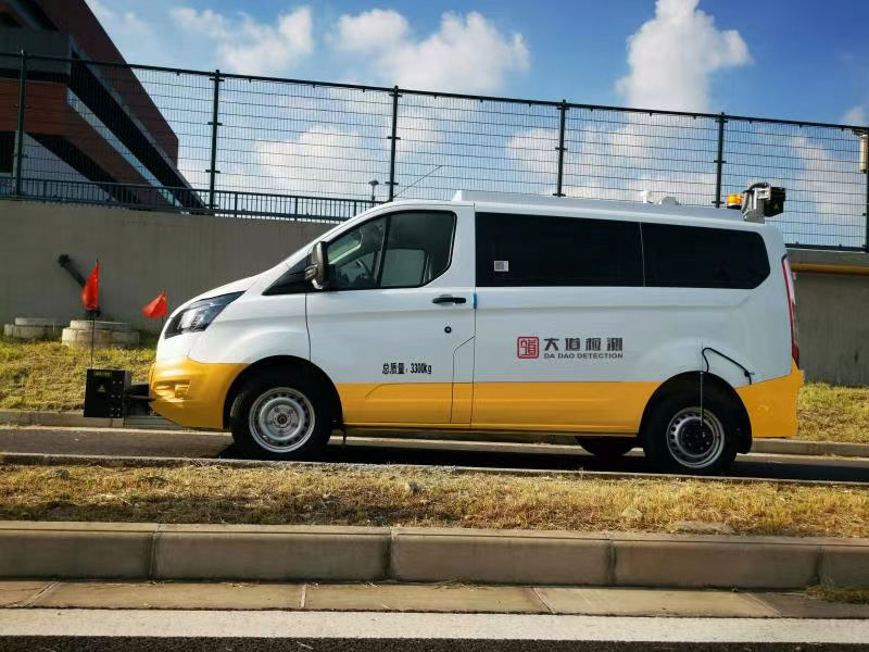 路况综合检测车