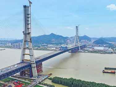 香山大桥主桥合拢